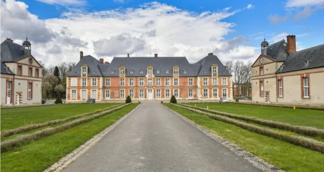 Screenshot-2021-08-18-at-14-20-08-Yvelines-controverse-autour-de-la-cession-du-domaine-de-Grignon--Altarea